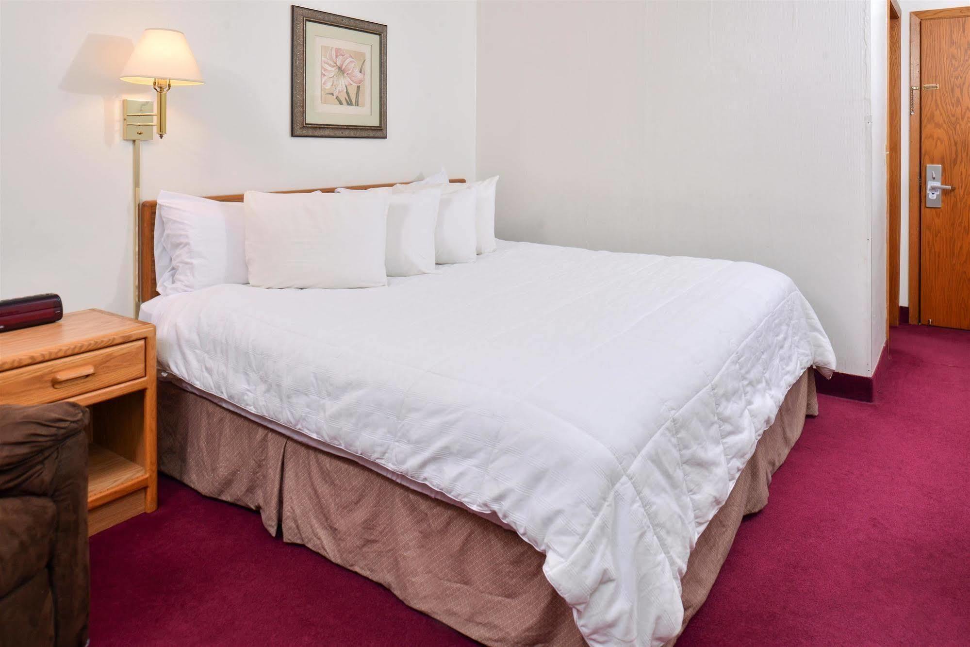 Sauk River Inn & Suites, A Travelodge By Wyndham Sauk Centre Eksteriør billede